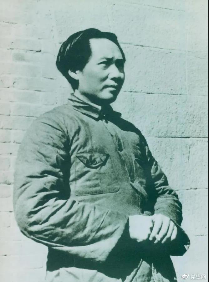 1936年2月至5月，毛澤東、彭德懷率軍進(jìn)行了東征戰(zhàn)役。圖為指揮東征戰(zhàn)役時(shí)的毛澤東。